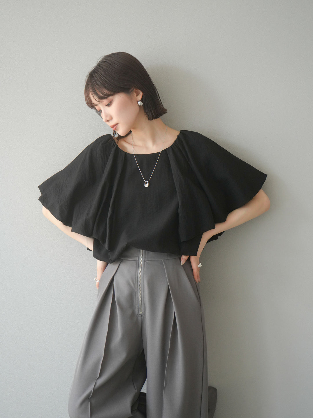 [SET] 燈籠袖褶襉設計上衣 + 拉鍊褶襉寬褲 (2 套)