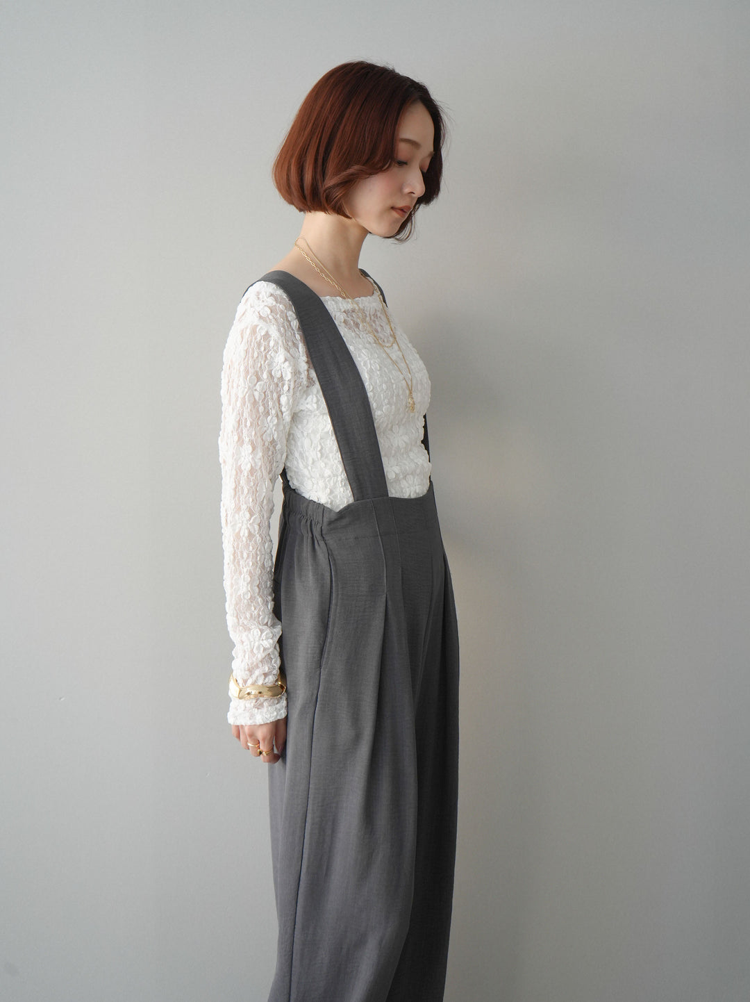 [SET]サイドギャザーレーストップス+シボ加工ハイウエストタックサロペット(2set)