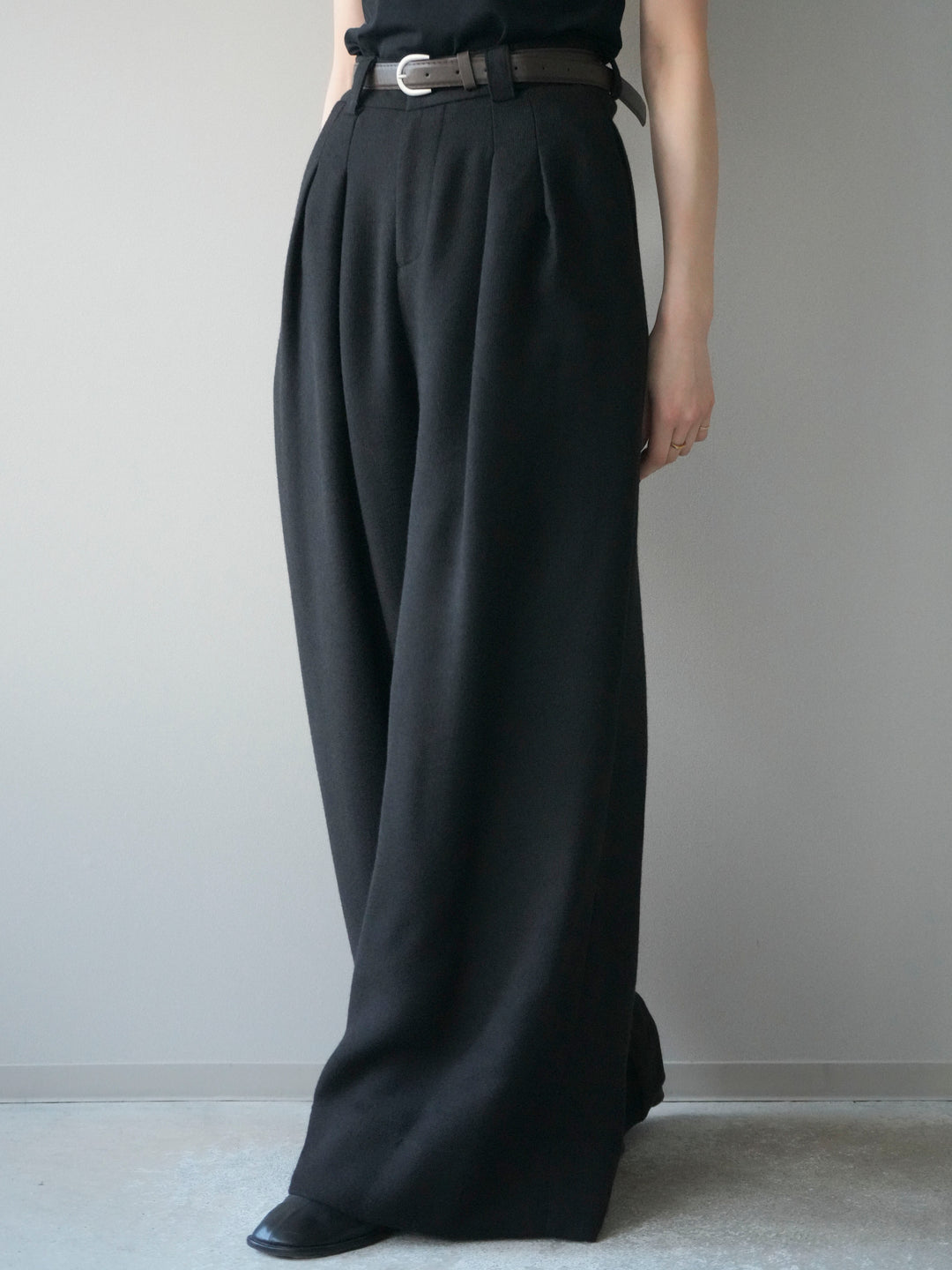 [予約]ウールタッチベルト付ワイドパンツ/black