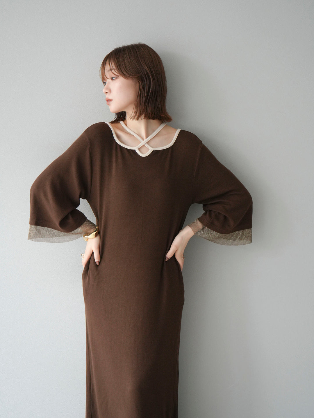 [予約]デザインネックラメシアー切替ニットワンピース/ブラウン
