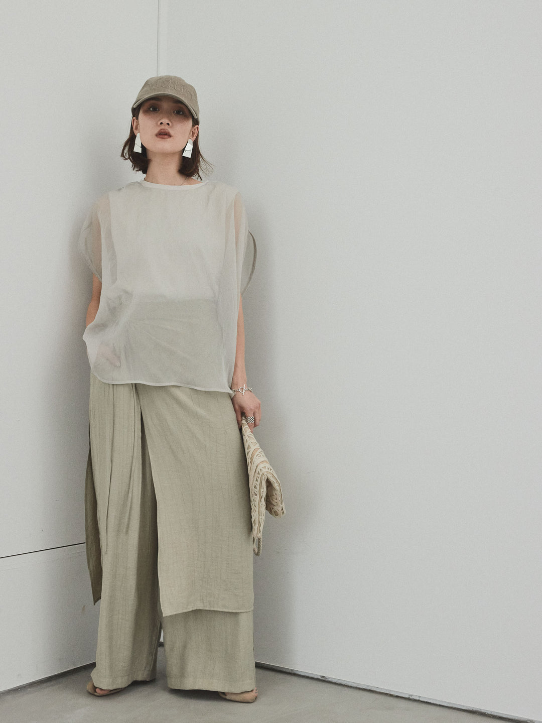 [SET]コンパクトスムースシアーレイヤードトップス+ワッシャーサテンレイヤードスカートパンツ(2set)