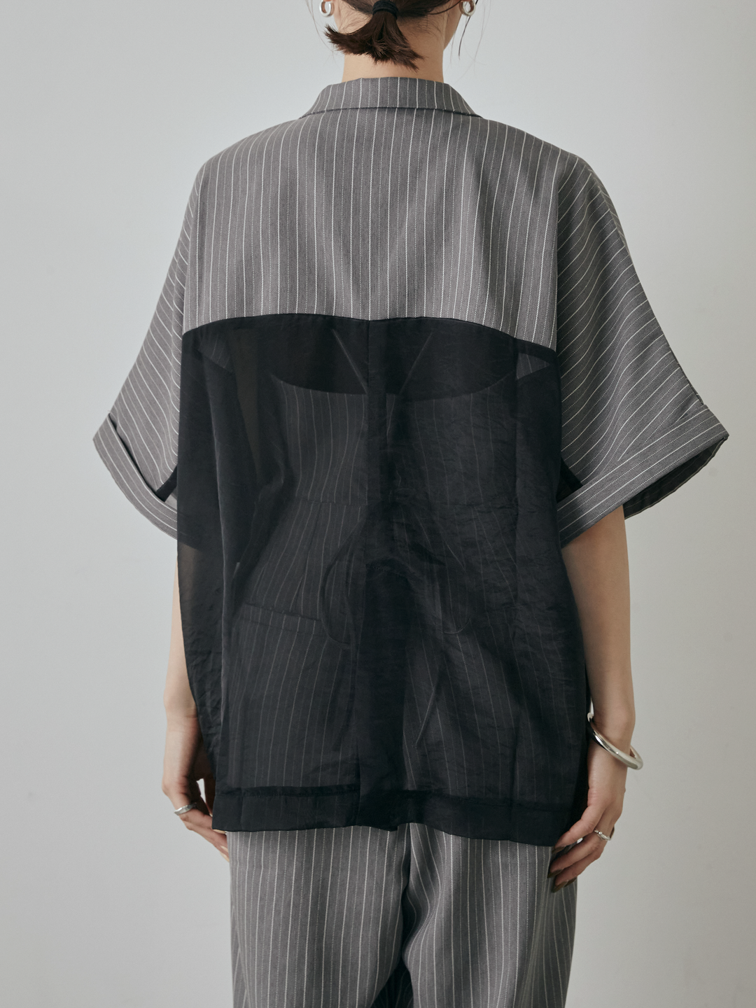 [予約]バックオーガンジーヘリンボーンストライプハーフジャケット/チャコール