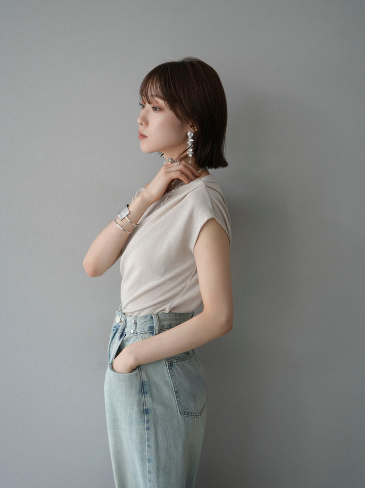 [Pre-order] Asymmetrical tuck sleeveless knit/beige