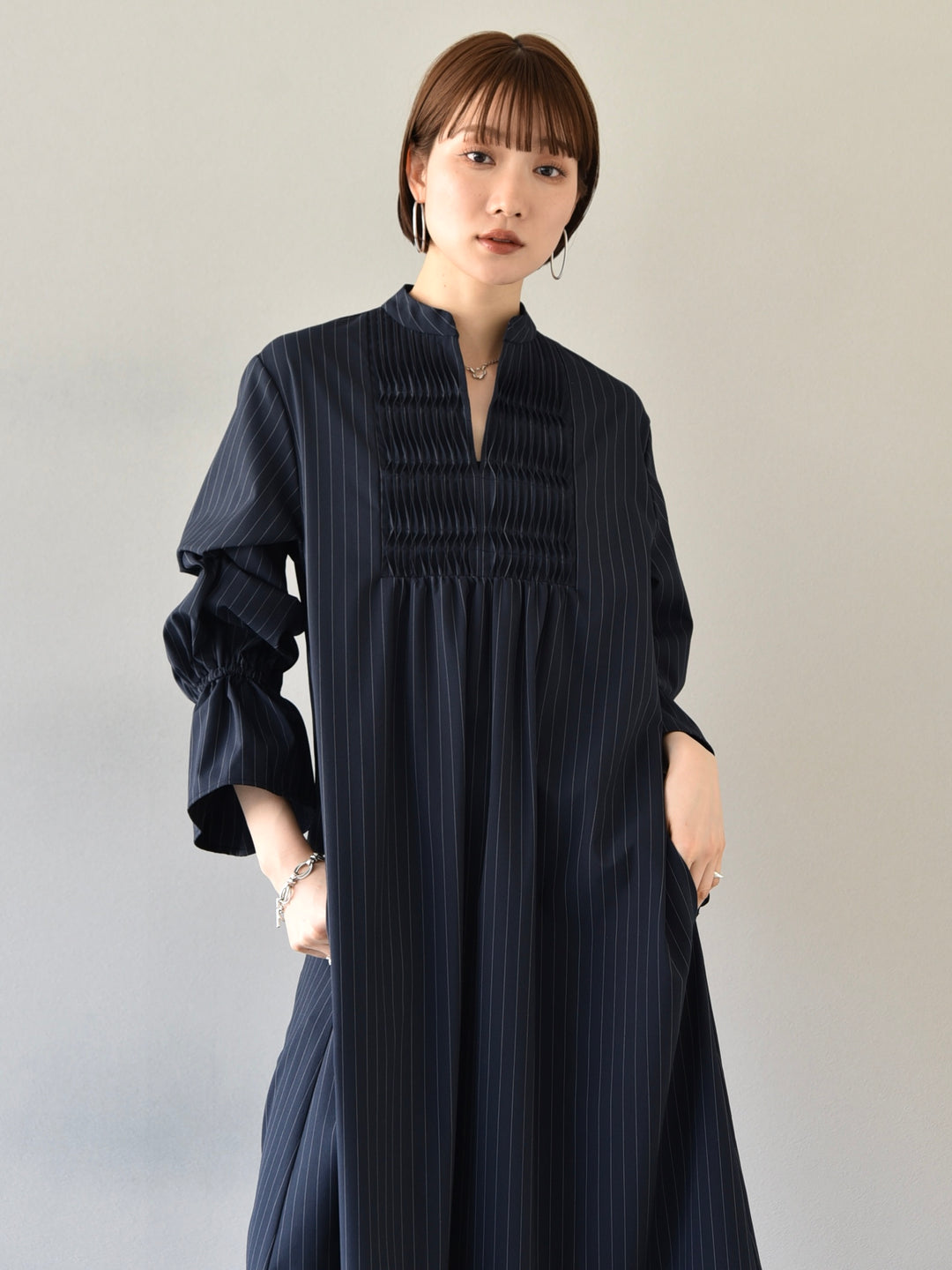 [Pre-order] SUSTAINABLE DESIGN PINTUCK STRIPE SHIRT ONE-PIECE/NAVY