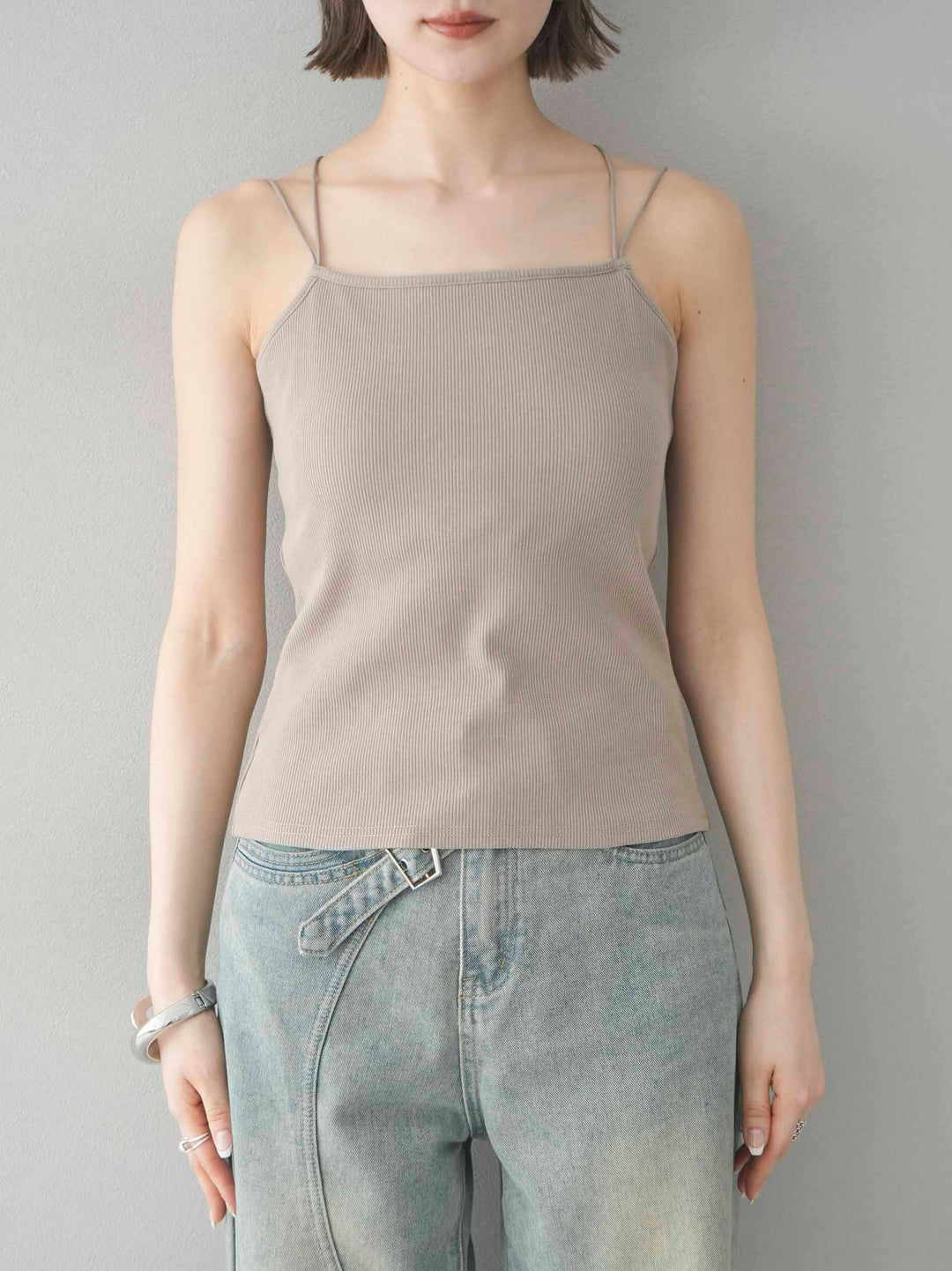 【預購】後背交叉罩杯吊帶背心/米色