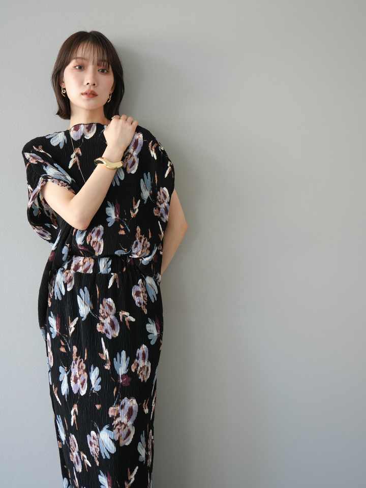 [預購] 花卉印花水洗褶上衣/黑色