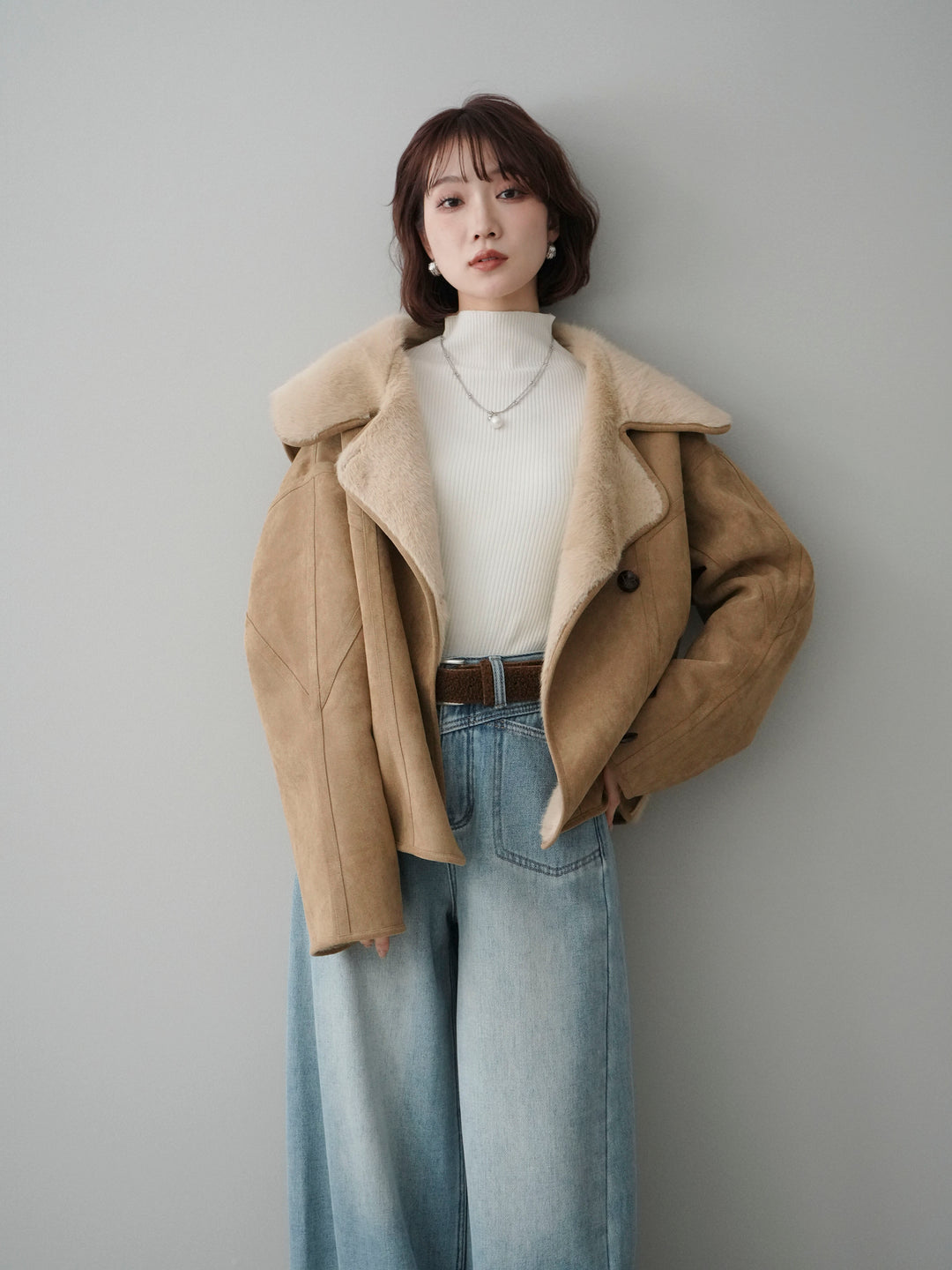 [SET]ムートンショートジャケット+袖ボタンボトルネックリブニットトップス+ベルト付裏起毛カーブデニムパンツ(3set)