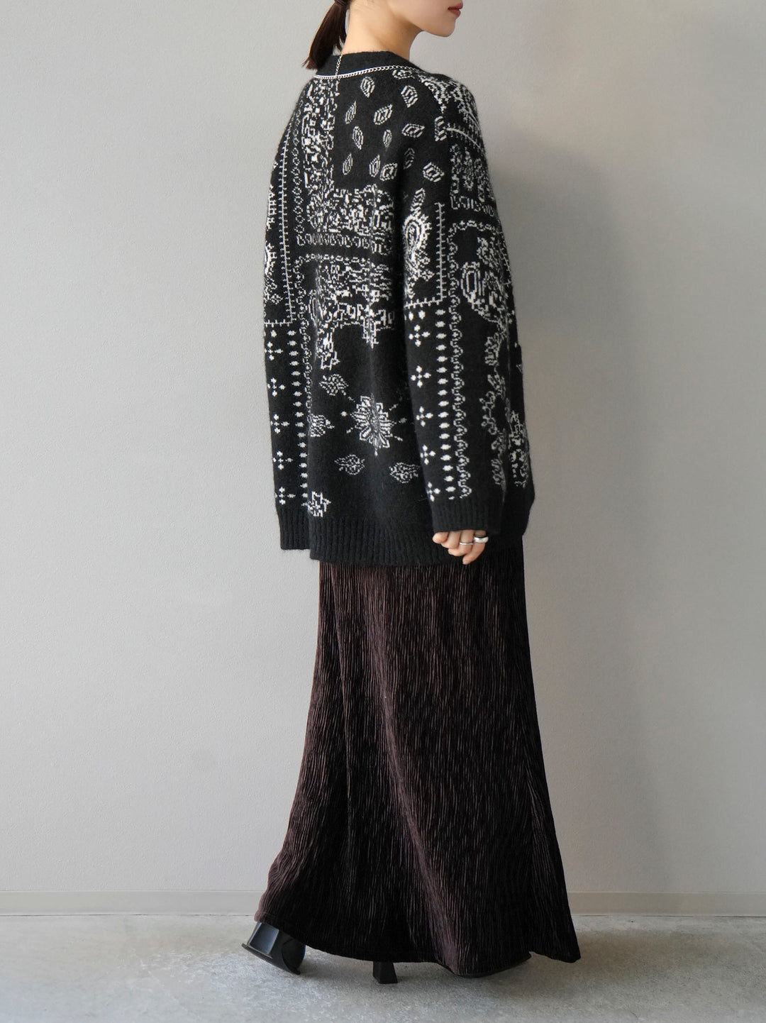 予約]デザインチェーンペイズリー柄BIGカーディガン/ブラック – Lumier 