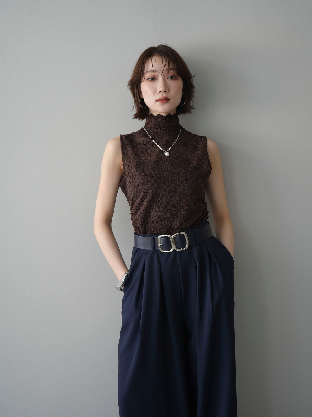 [予約]ノースリーブプチネックフラワージャガードトップス/brown