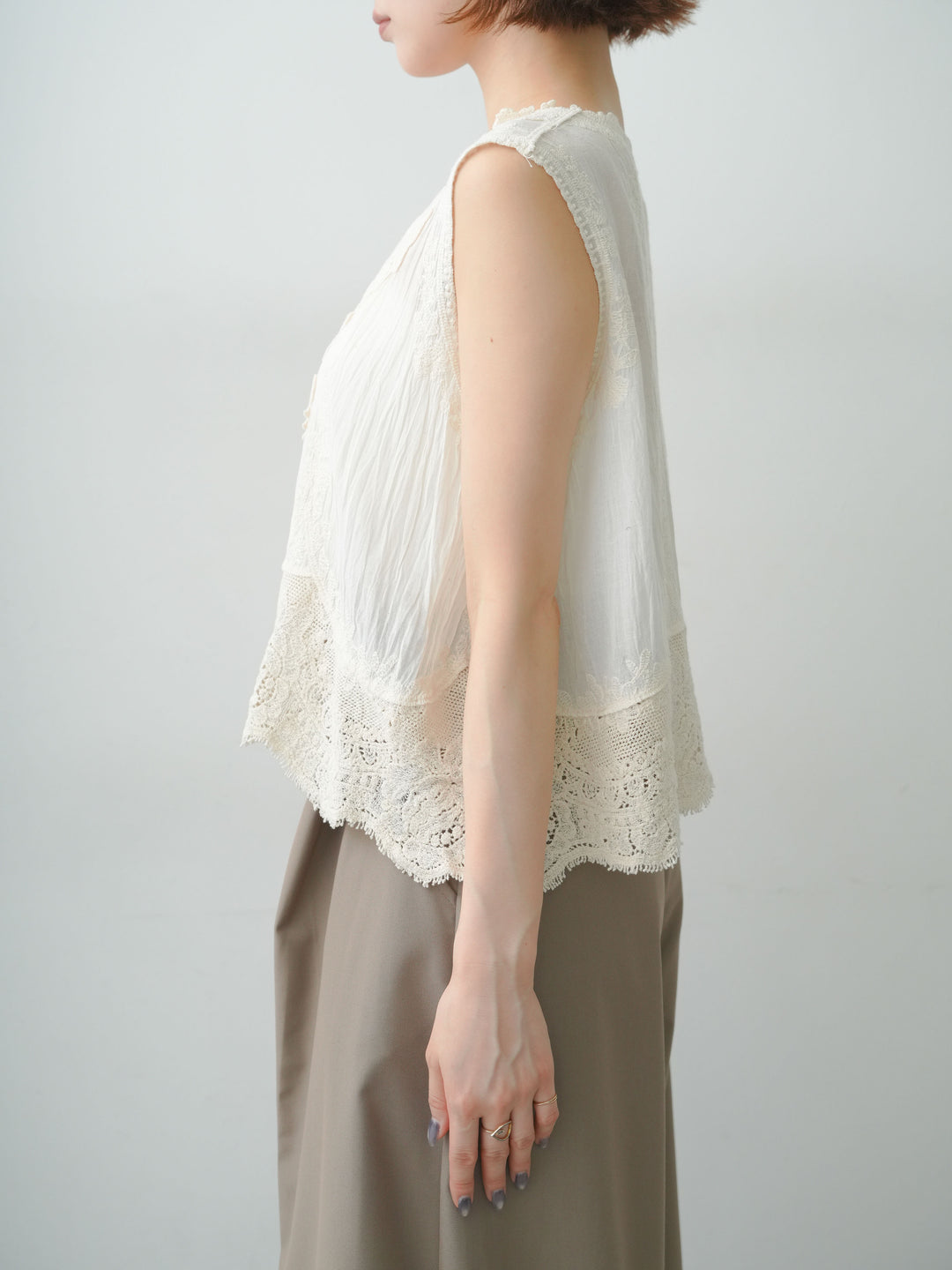 [予約]アンティークレースノースリトップス/beige