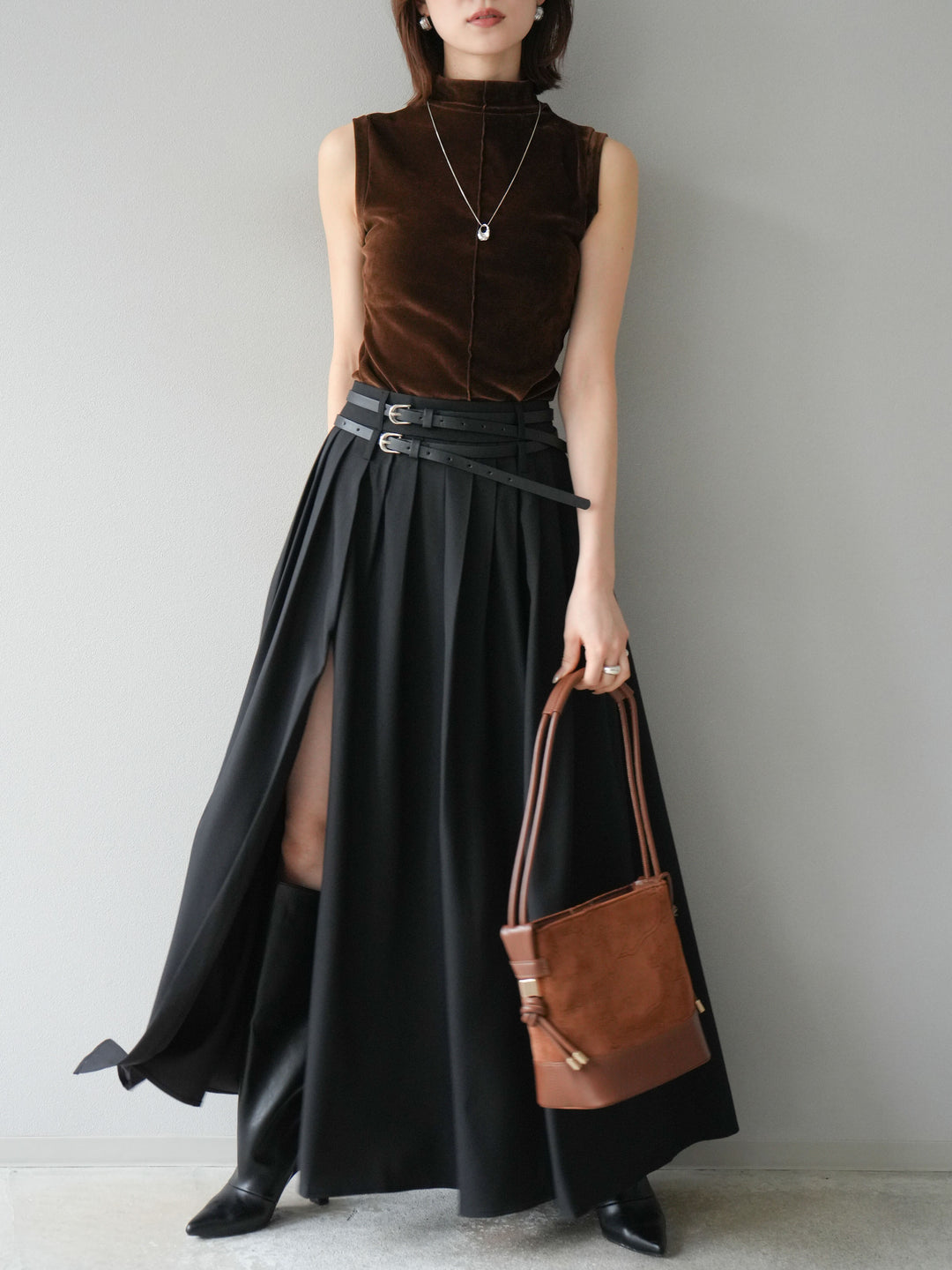 [SET]シアーベロアプチネックノースリーブトップス+エステルプリーツスリットスカート(2set)