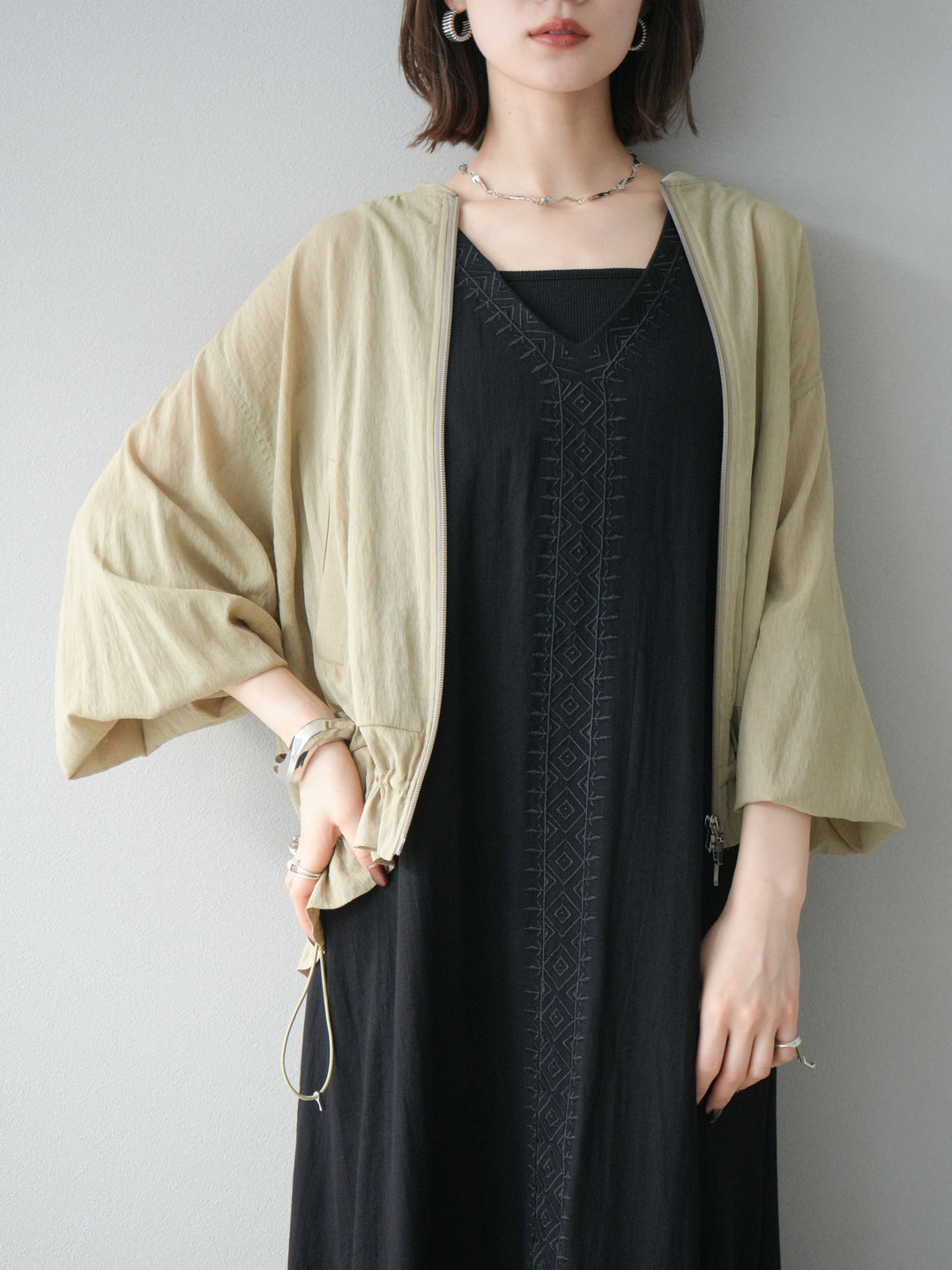 [予約]刺繍Vネックワンピース/ブラック