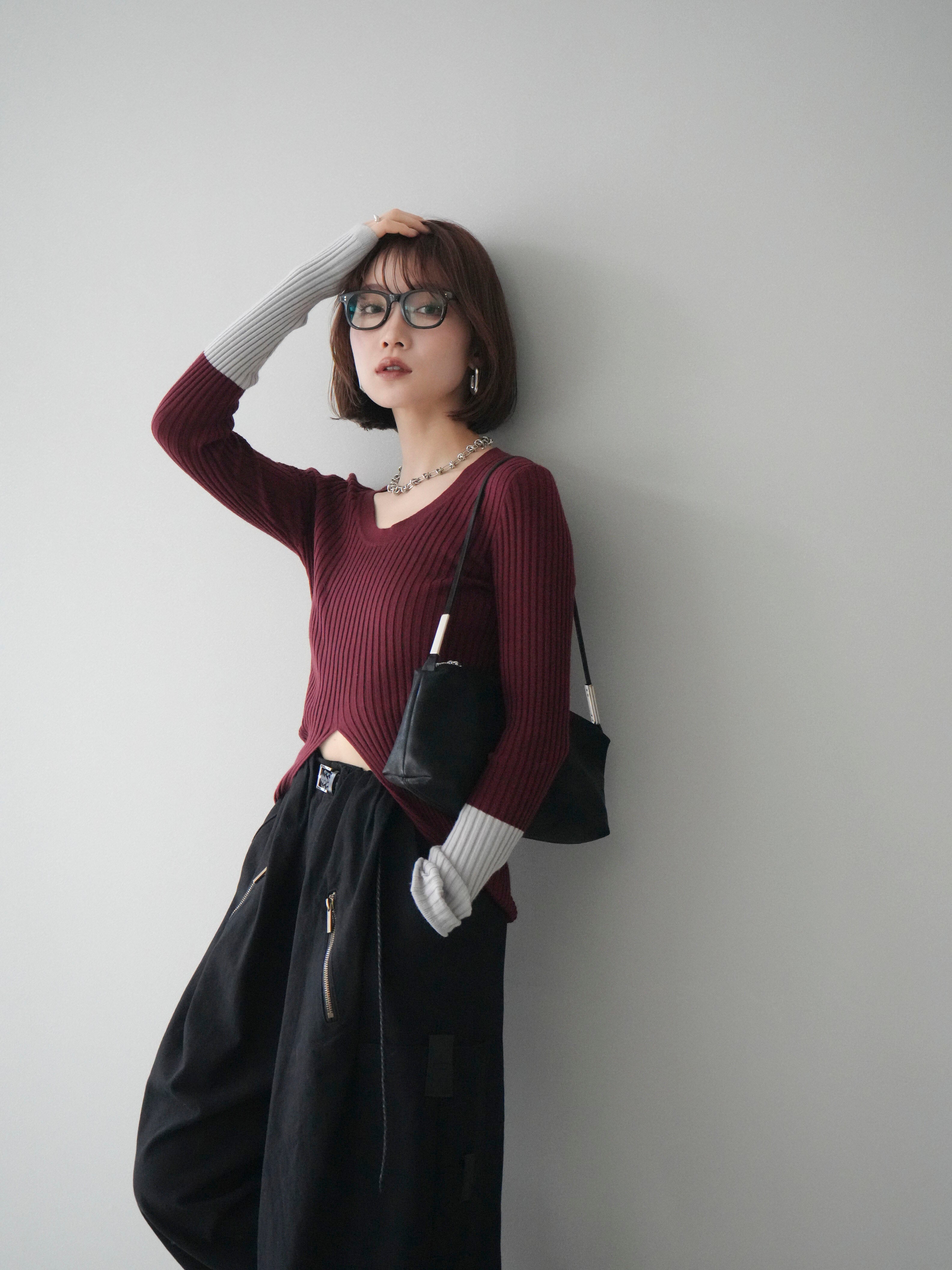 極美品✨ トーガ　22AW フロントスリット リブニット トップス　38　異素材 予約]袖配色ランダムリブフロントスリットニットトップス/red – Lumier