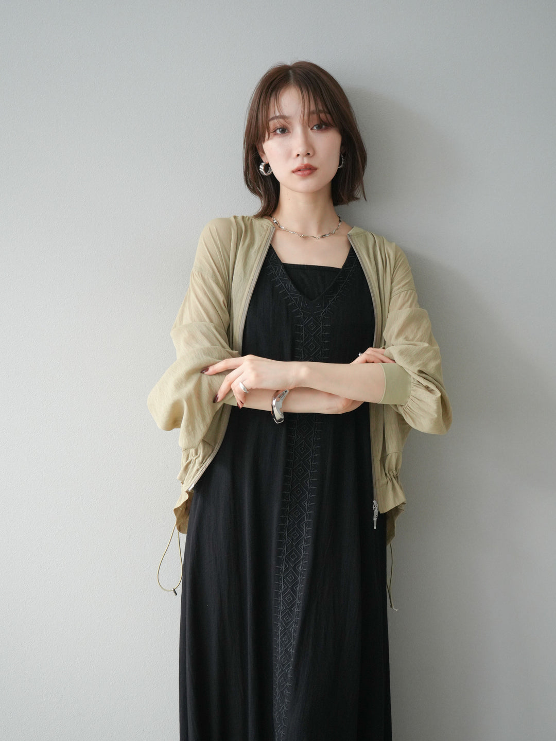 [予約]刺繍Vネックワンピース/ブラック