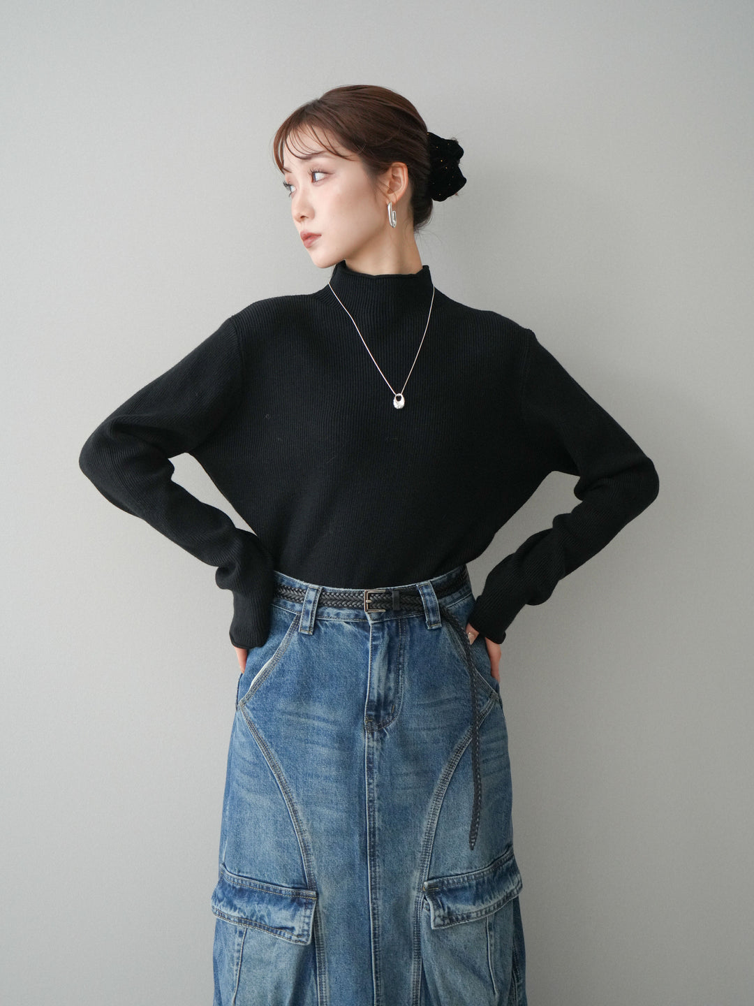 [予約]ボトルネック裾カールリブニットトップス/black