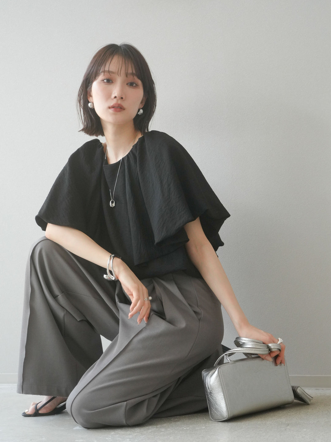 [SET] 燈籠袖褶襉設計上衣 + 拉鍊褶襉寬褲 (2 套)