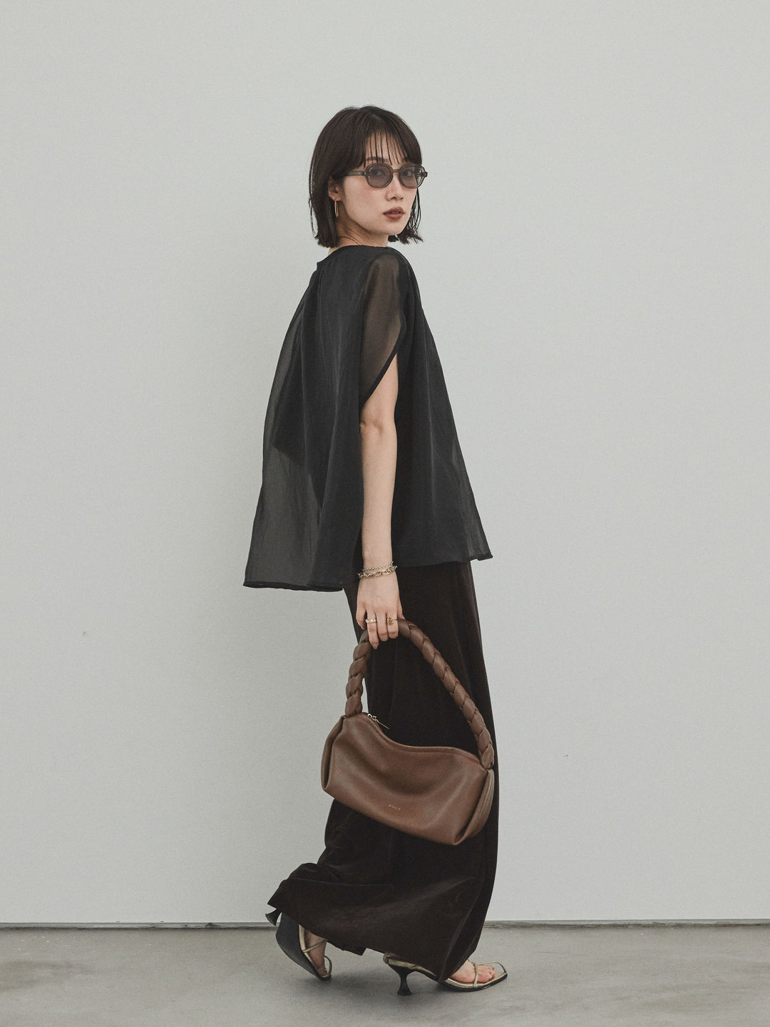 [SET] 緊湊光滑透視層疊上衣 + 天鵝絨低腰裙 (2set)