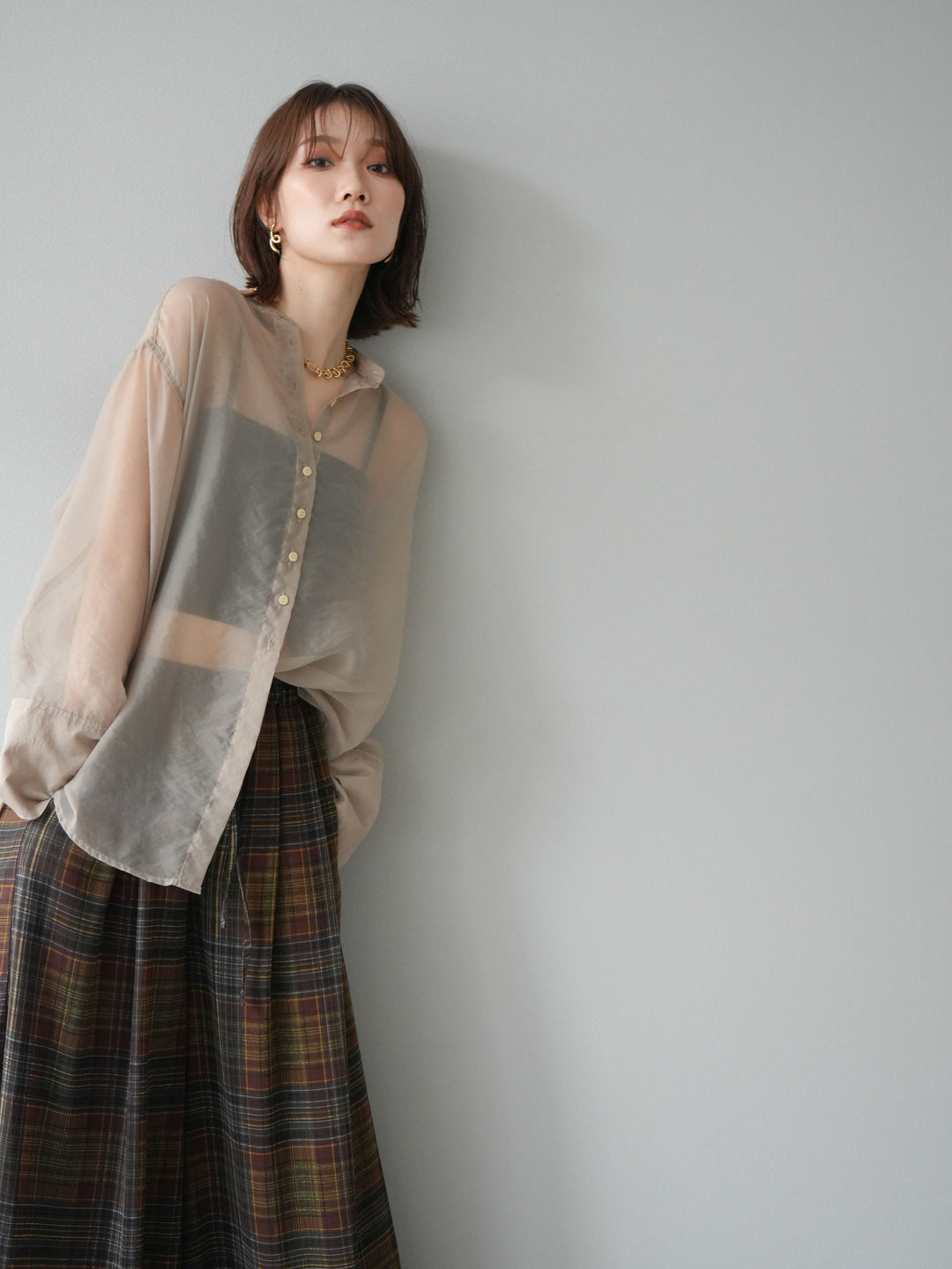 [SET] 亮面透視立領襯衫 + 透視格紋寬鬆褲 (2 件套)