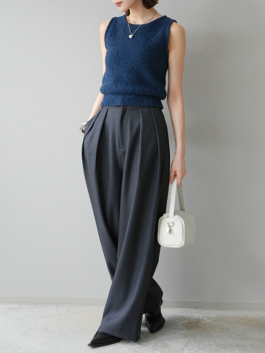 [予約]レザーパイピングタックワイドパンツ/グレー