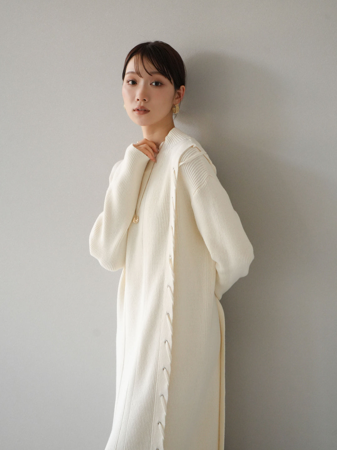 [SET] 不對稱繫帶高領針織連身裙 + 可選飾品套裝 (2套)