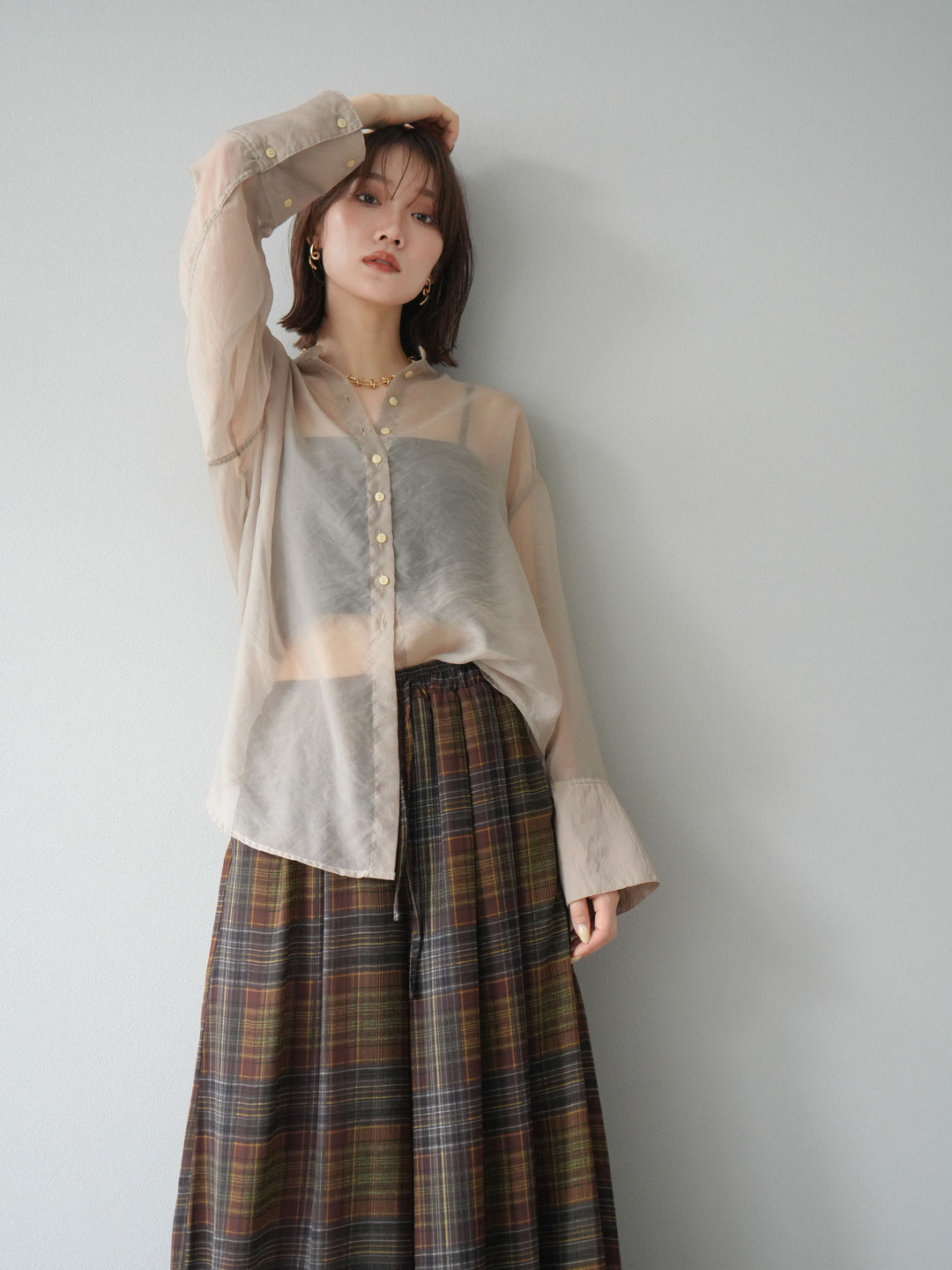 [SET] 亮面透視立領襯衫 + 透視格紋寬鬆褲 (2 件套)