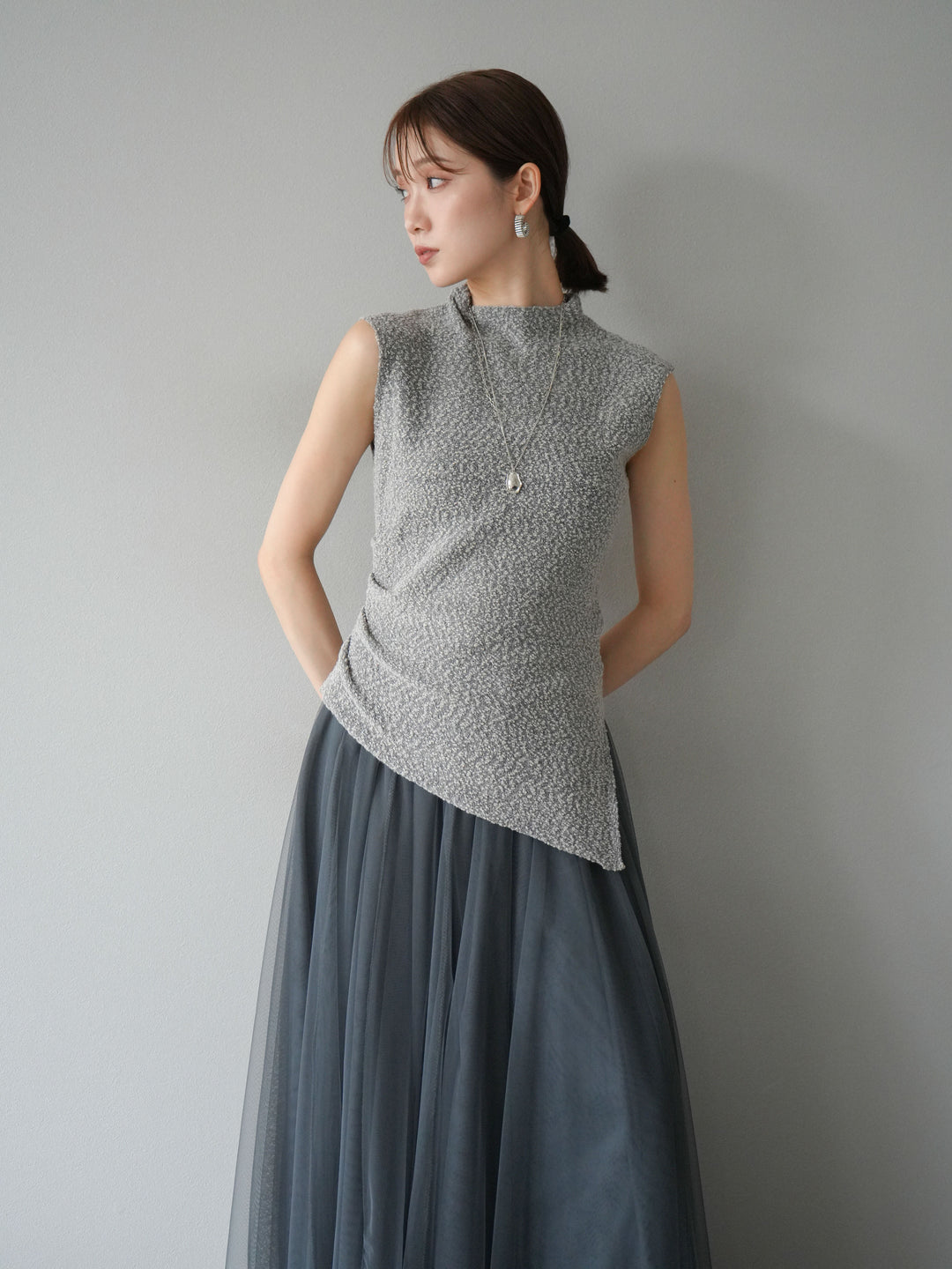 [SET]ブークレアシメニットノースリーブトップス+チュールボリュームスカート(2set)