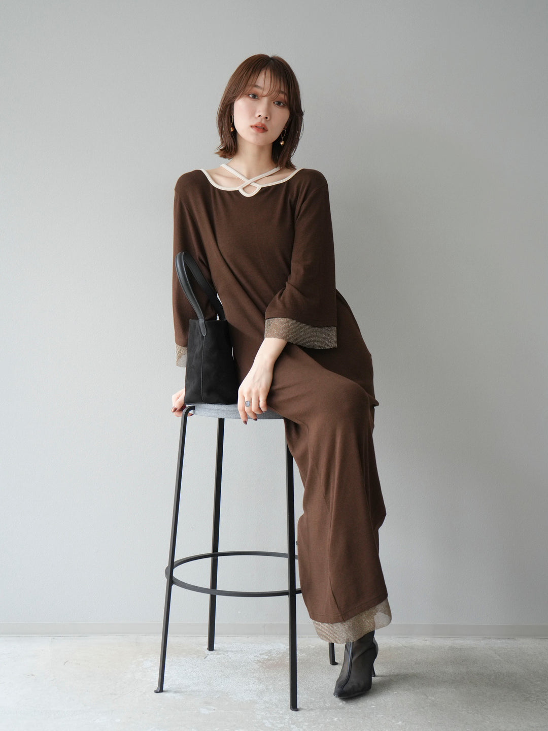 [予約]デザインネックラメシアー切替ニットワンピース/ブラウン