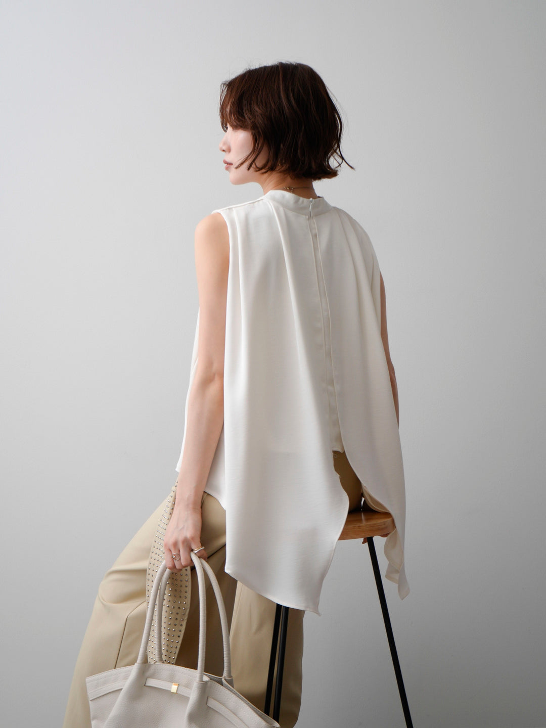 [SET]サテンアメスリノースリドレープブラウス+ビジューベルトタックワイドパンツ(2set)