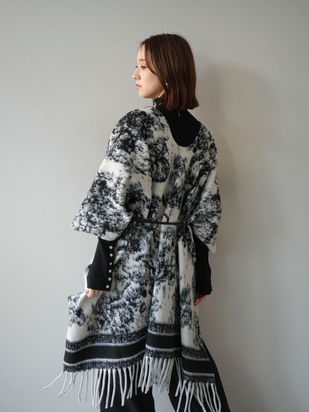[予約]アブストラクト柄ストールポンチョ/グレー