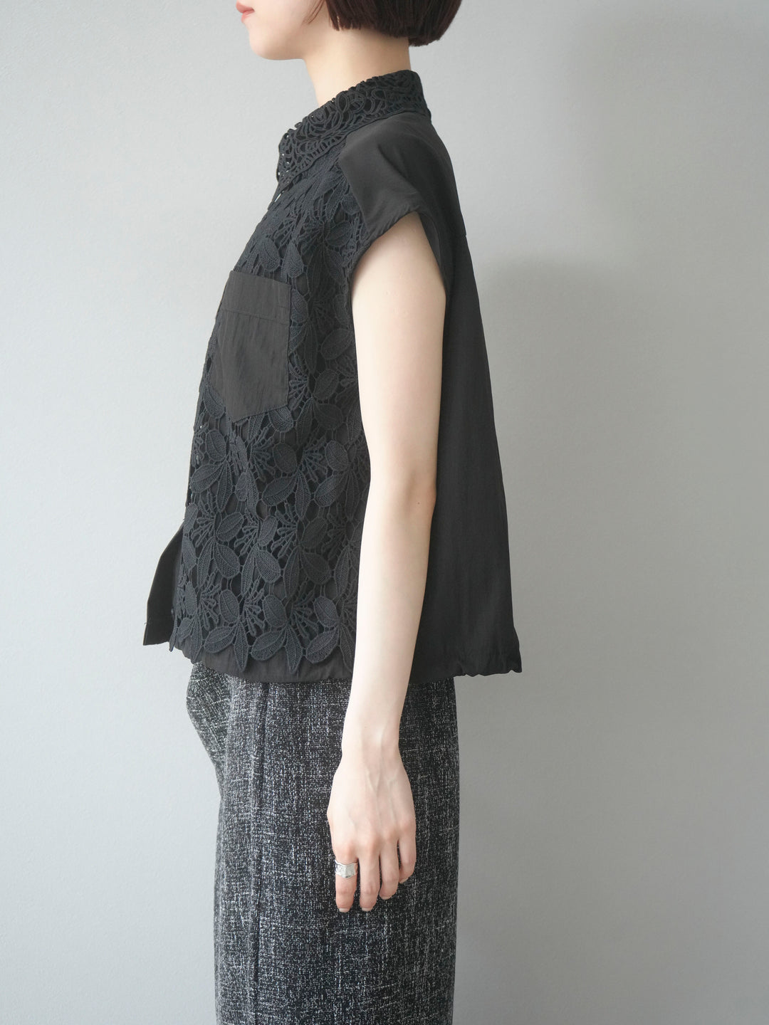 【預購】蕾絲分層抽繩襯衫/黑色