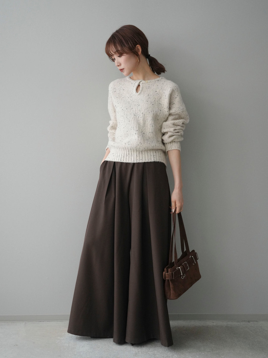 [SET]ツイストネックラメネップヤーンニットプルオーバー+テープベルトタックバギーパンツ(2set)