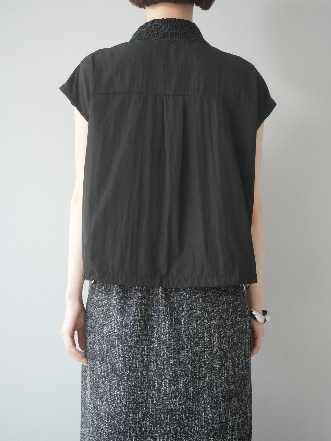 【預購】蕾絲分層抽繩襯衫/黑色