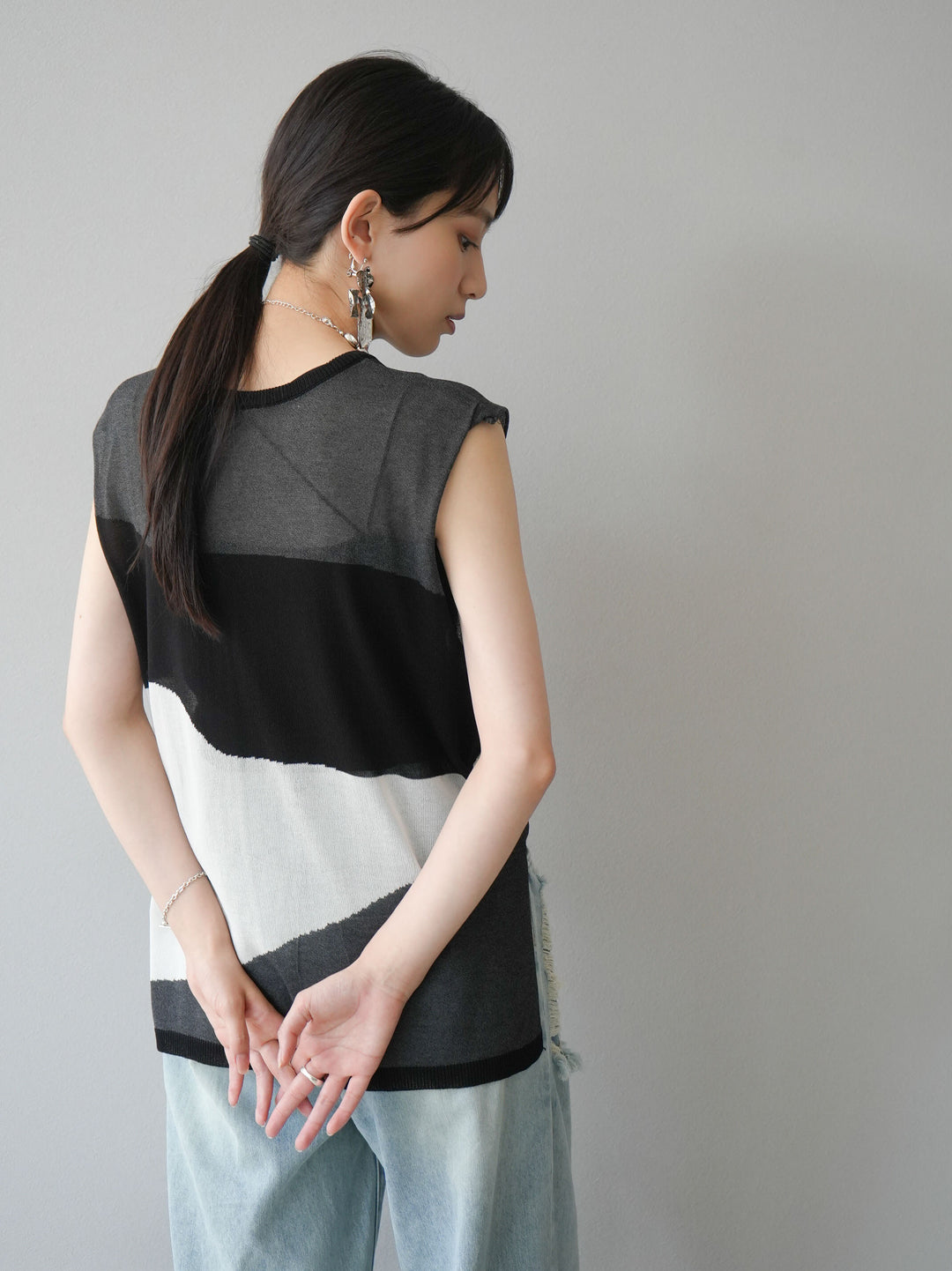 [Pre-order] Bicolor sheer knit sleeveless top/black