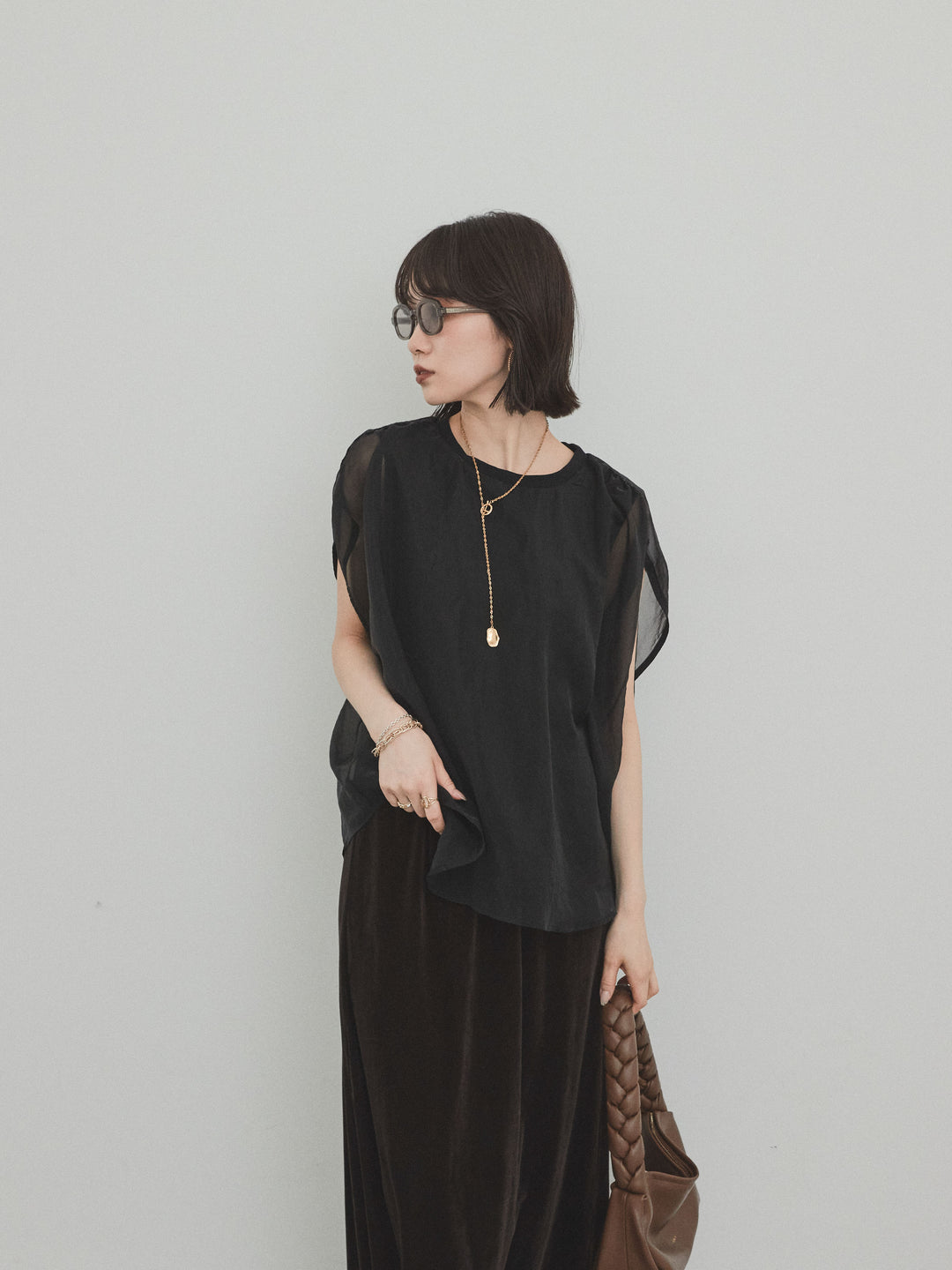 [預訂] 緊湊光滑透視多層上衣/黑色