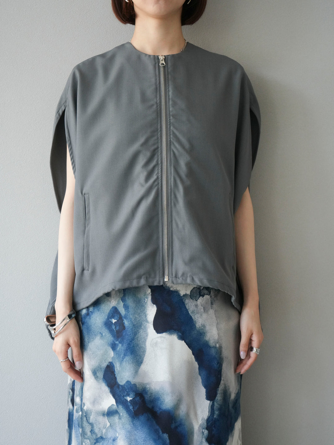 [予約]スリーブレスドロストZIPブルゾン/グレー