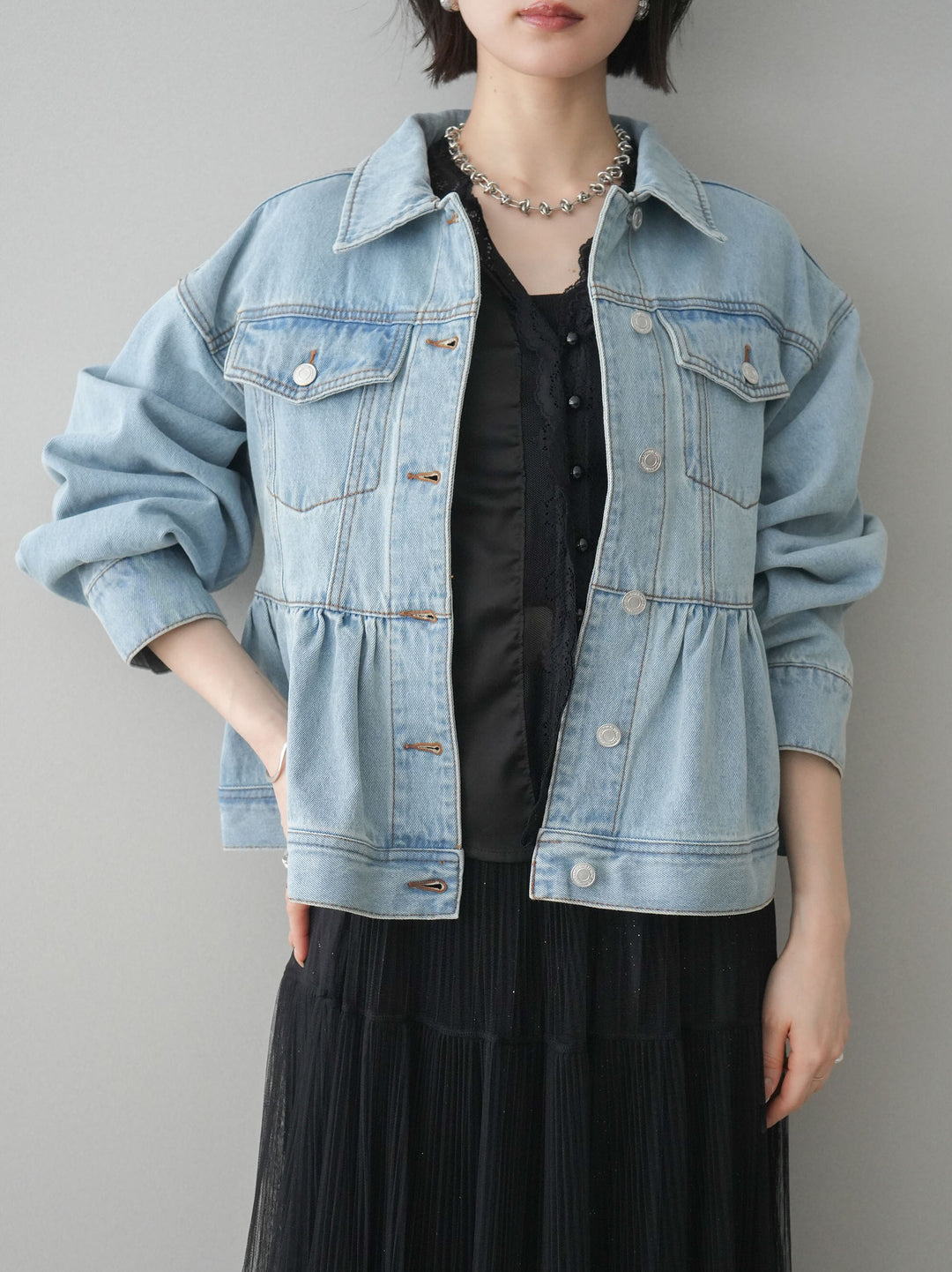 【套裝】荷葉邊牛仔外套+無袖緞面蕾絲吊帶背心+亮片褶皺多層薄紗長裙（三件套）