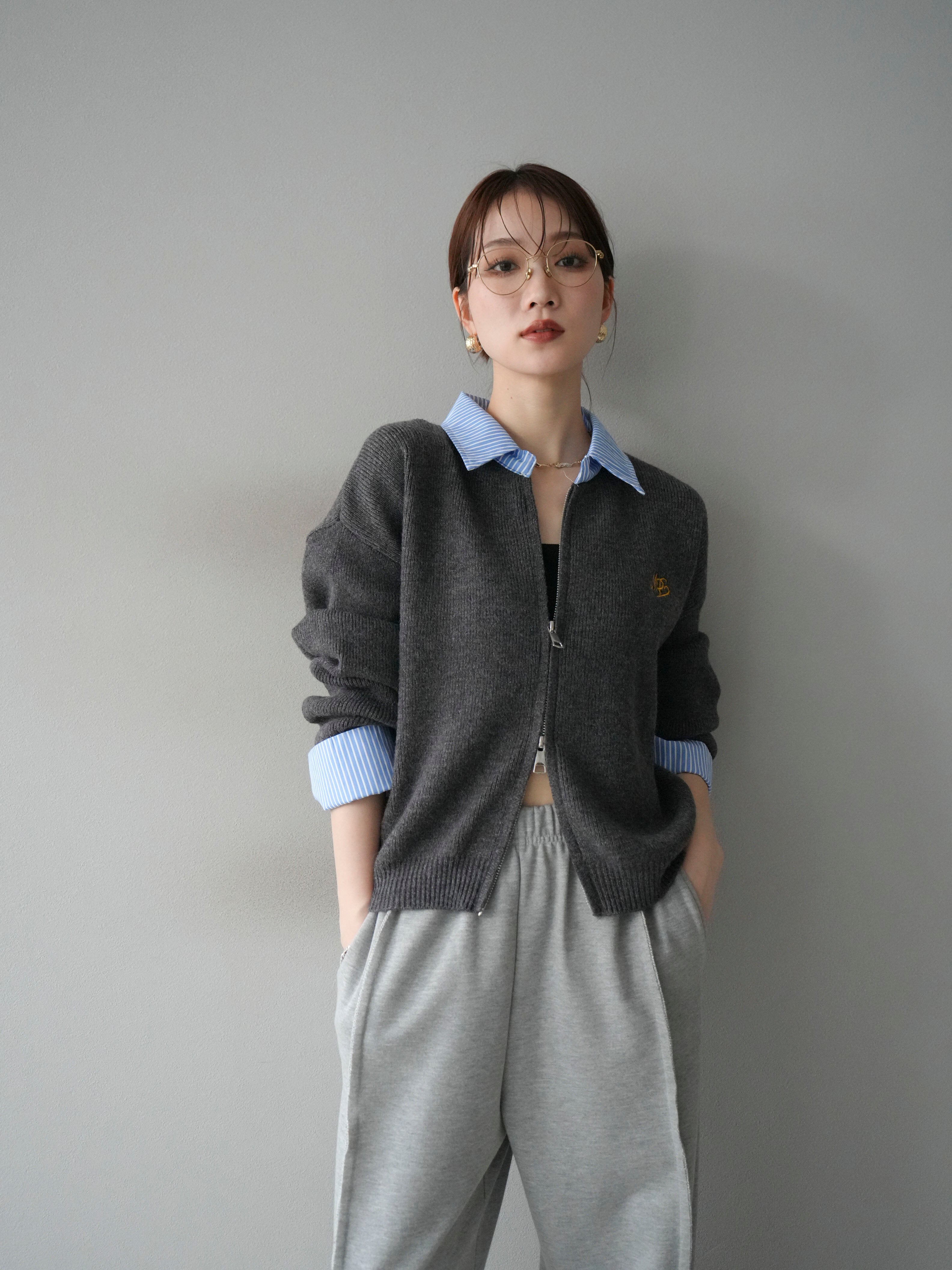 予約]ストライプシャツレイヤードZIPニットカーディガン/darkgray – Lumier