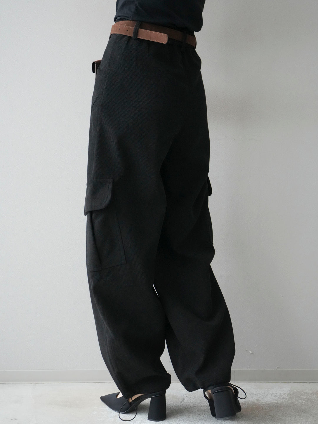 [予約]ベルト付コーデュロイカーゴパンツ/black