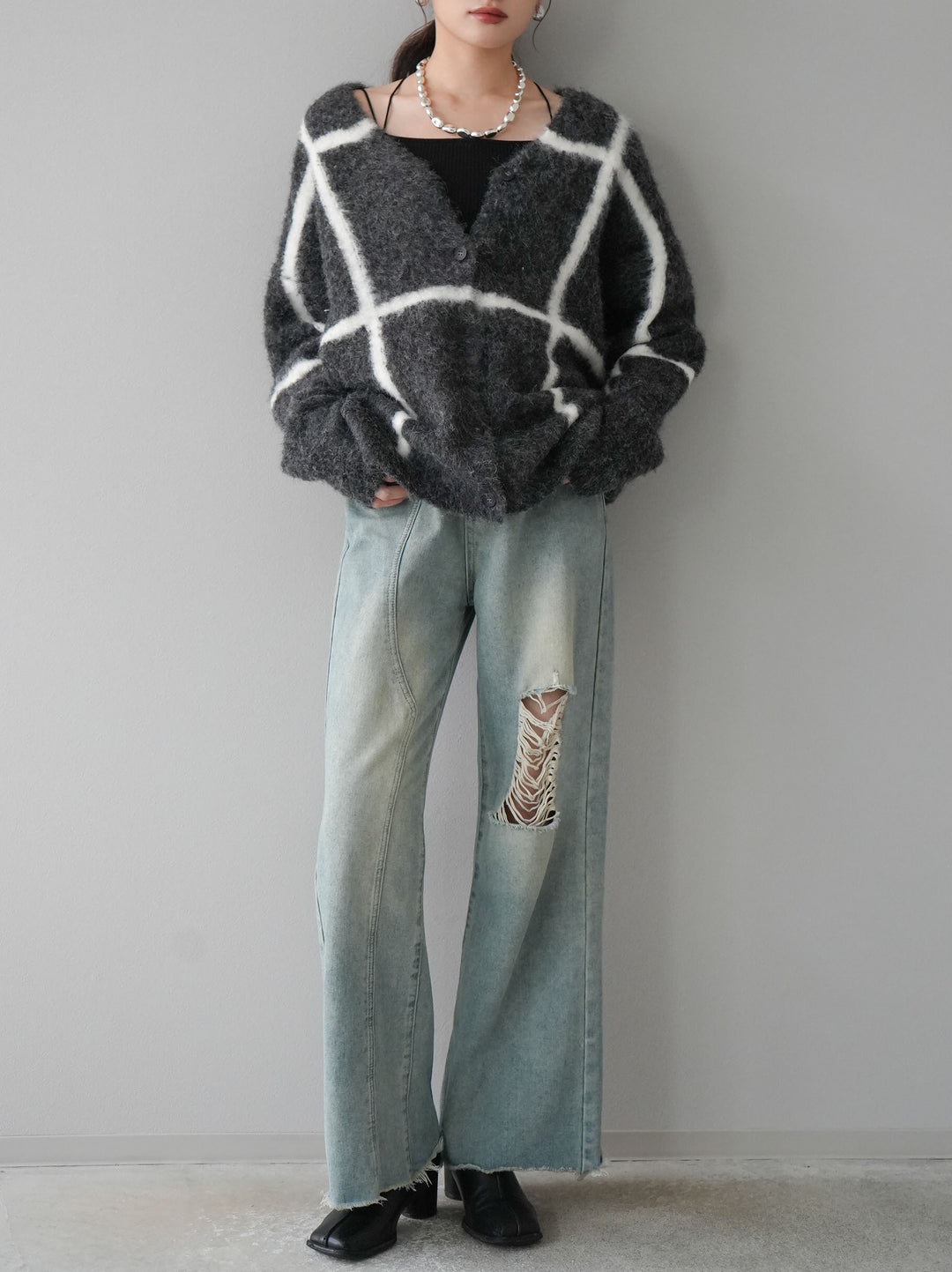 [預訂] 毛絨格紋開襟衫/炭灰