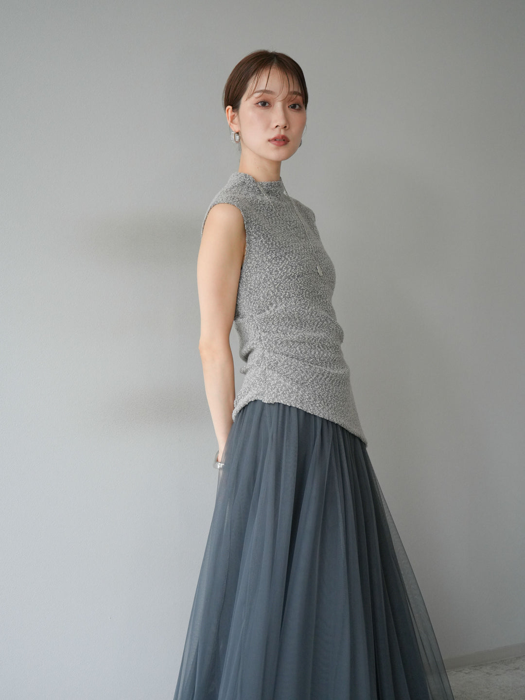 [SET]ブークレアシメニットノースリーブトップス+チュールボリュームスカート(2set)