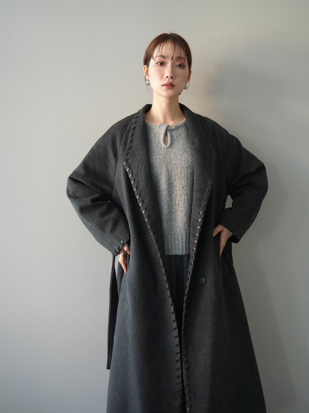 [予約]ハンドステッチ裏中綿ロングコート/charcoal