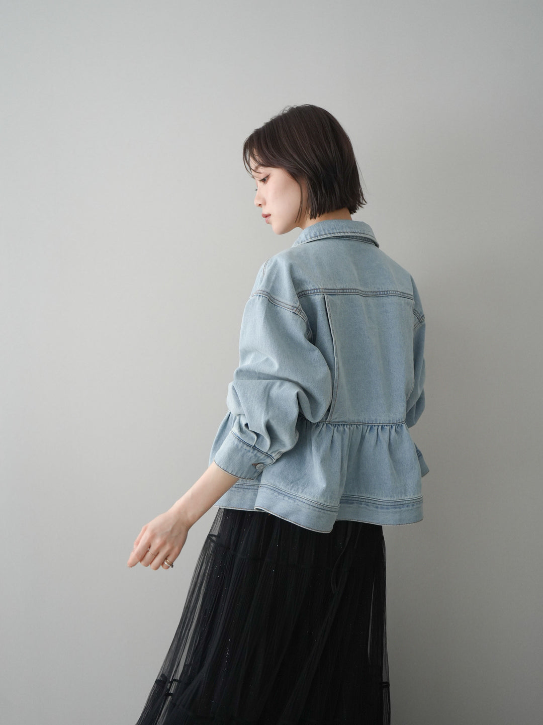 【套裝】荷葉邊牛仔外套+無袖緞面蕾絲吊帶背心+亮片褶皺多層薄紗長裙（三件套）