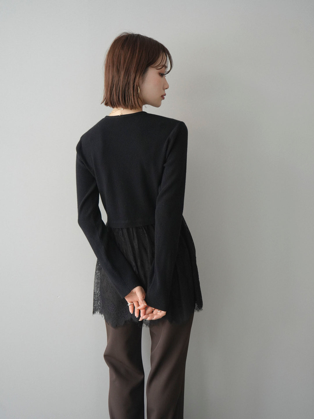 [予約]クルーネックレースドッキングリブニットトップス/black