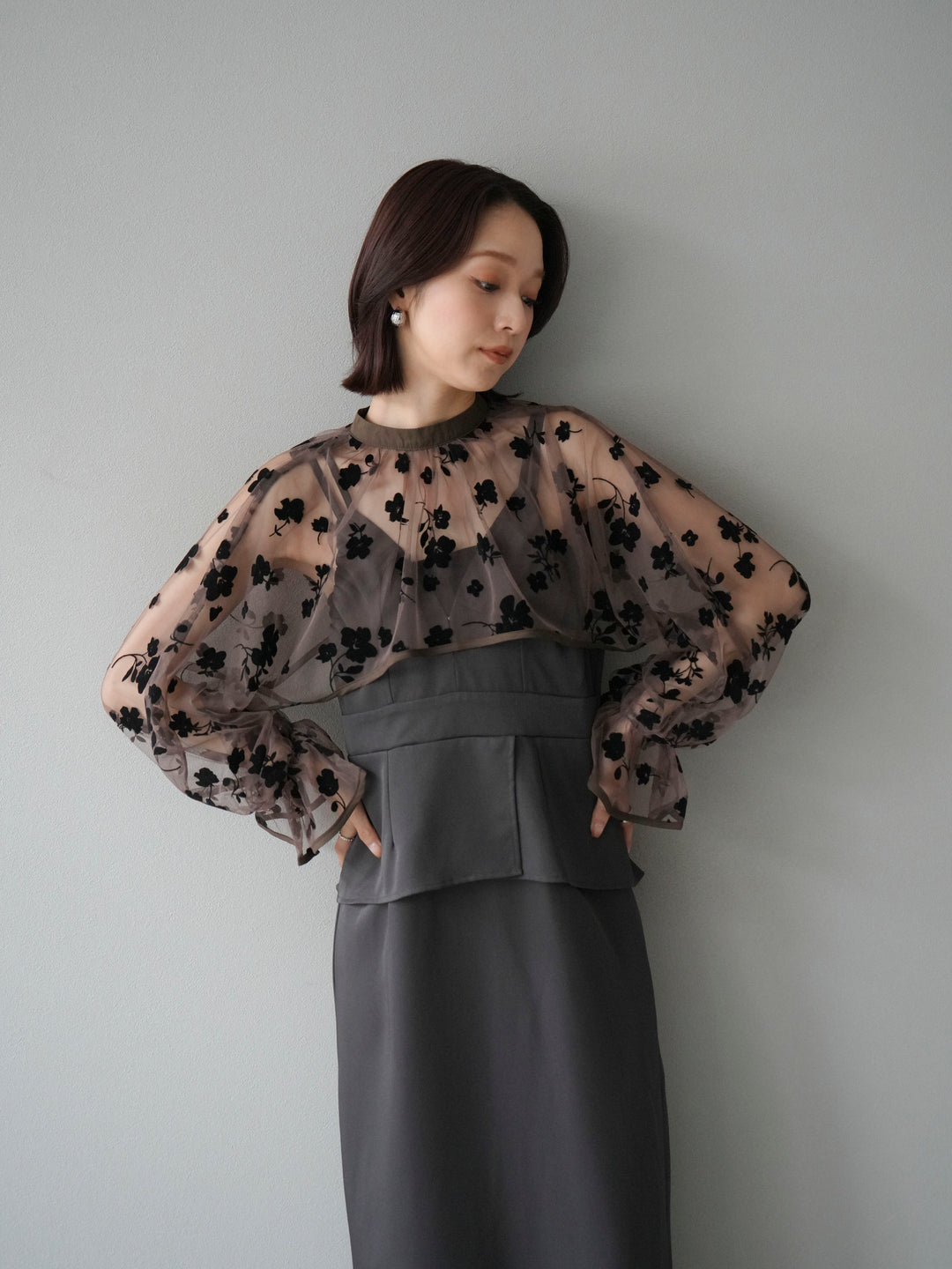 [予約]チュールフラワーフロッキーショートブラウス/ブラウン