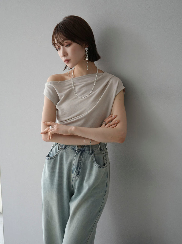 [Pre-order] Asymmetrical tuck sleeveless knit/beige