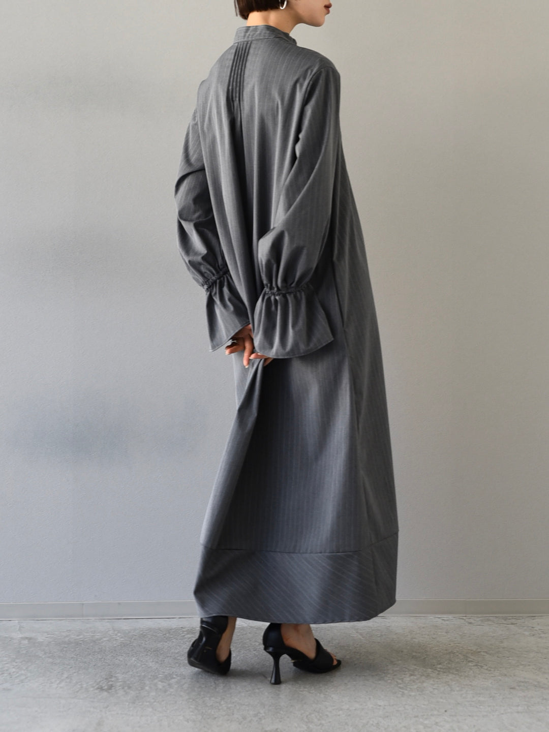 [予約]SUSTAINABLE DESIGN PINTUCK STRIPE SHIRT ONE-PIECE/GRAY