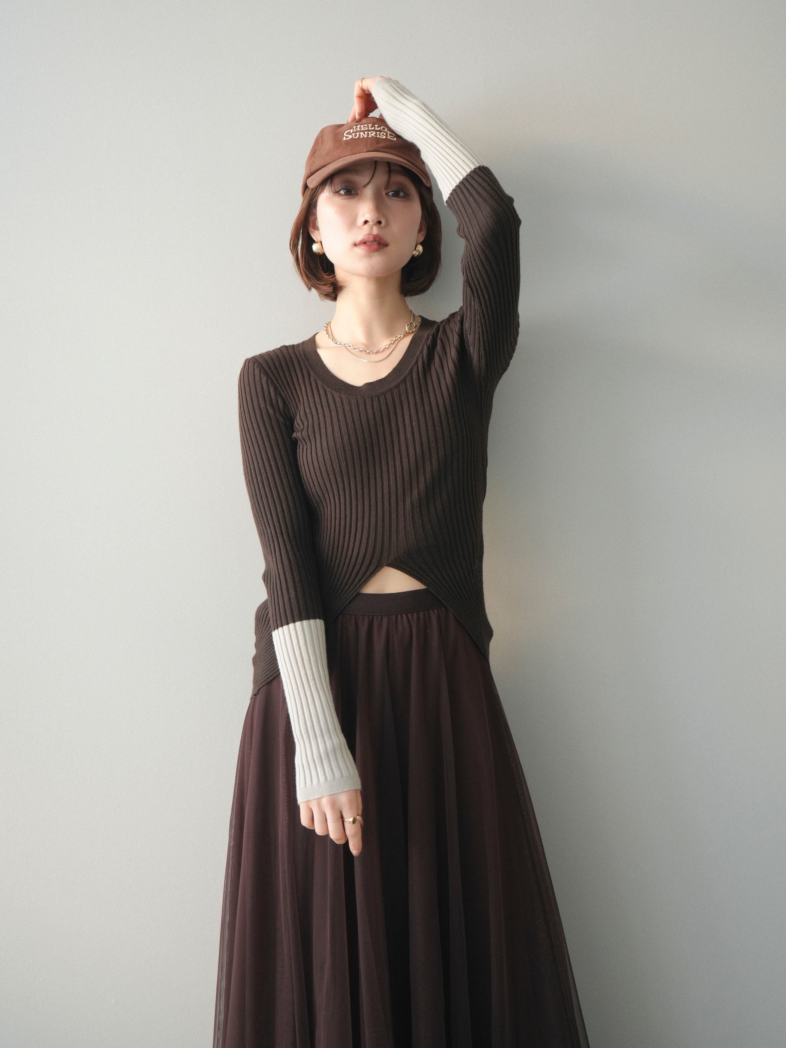 予約]袖配色ランダムリブフロントスリットニットトップス/brown – Lumier