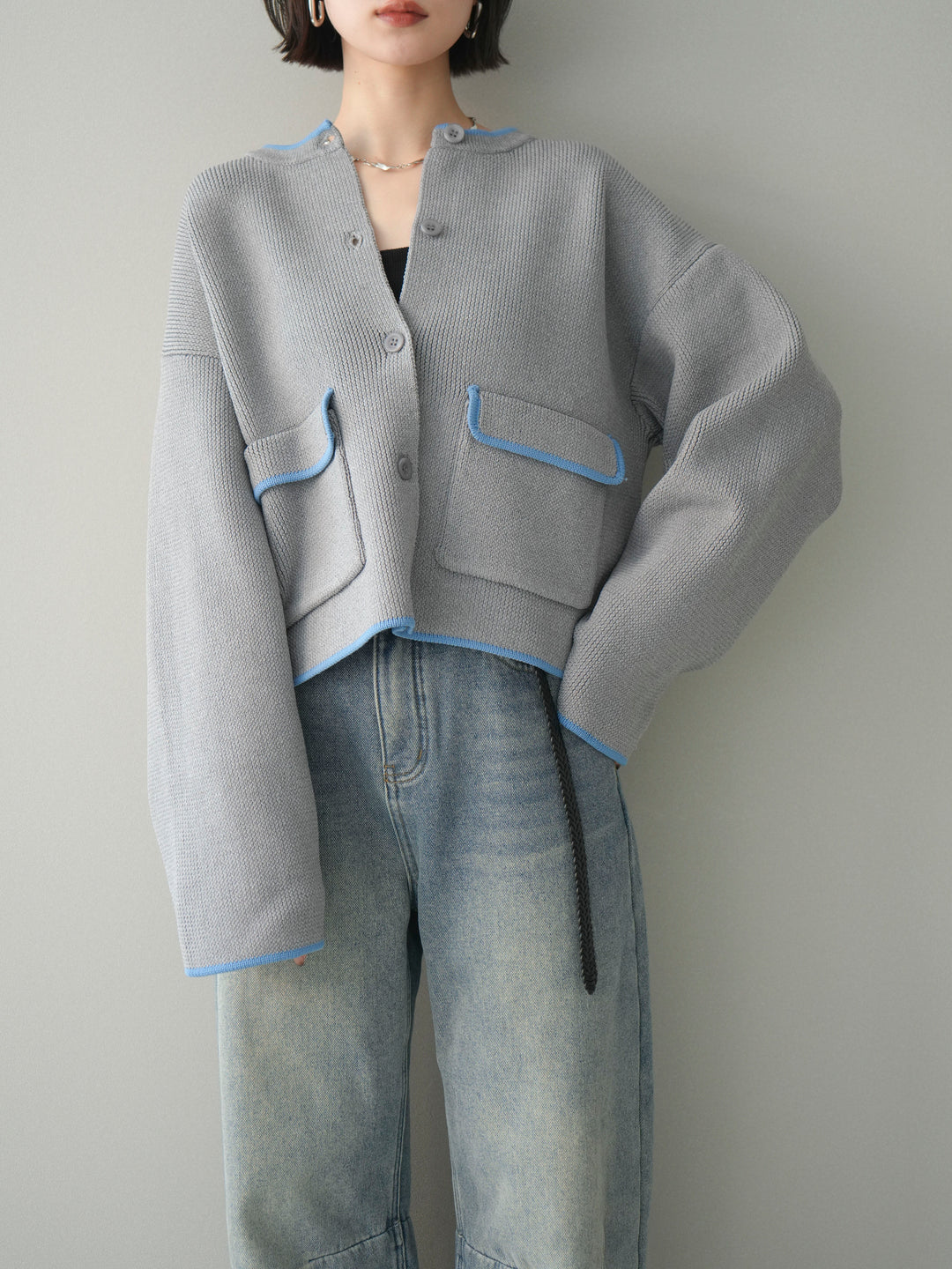 [SET]ポリエステル配色ニットカーディガン+裏起毛カットオフカーブデニムパンツ(2set)