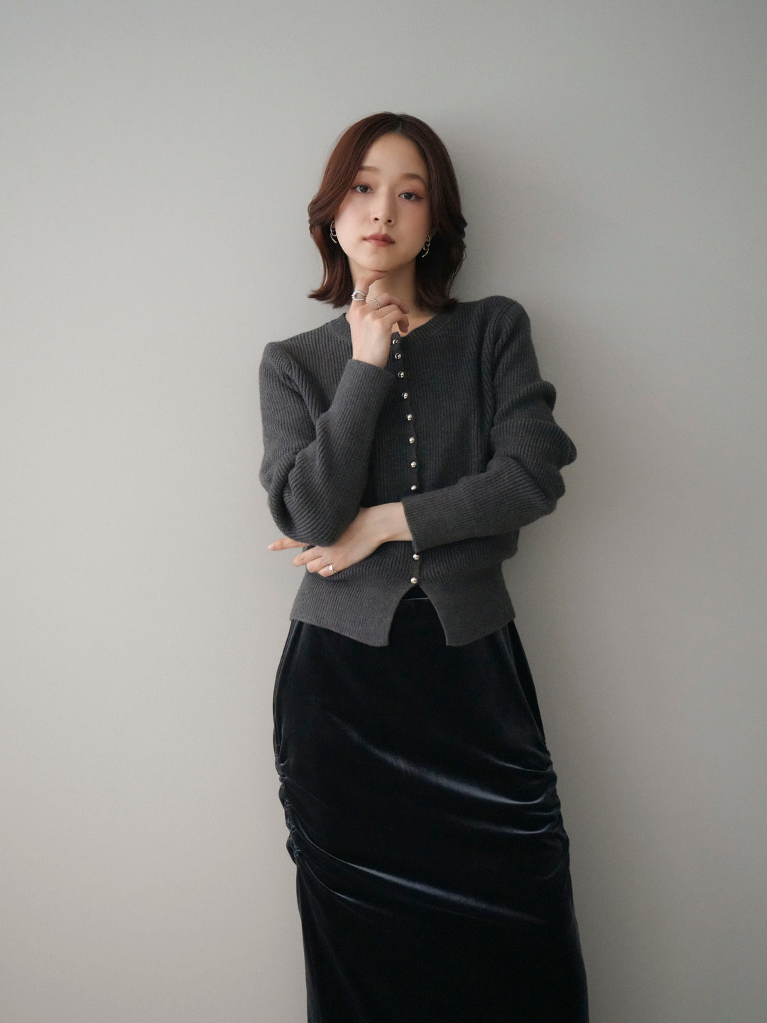 [SET]シルバーボタン畦編みニットカーディガン+ギャザーベロアスカート(2set)