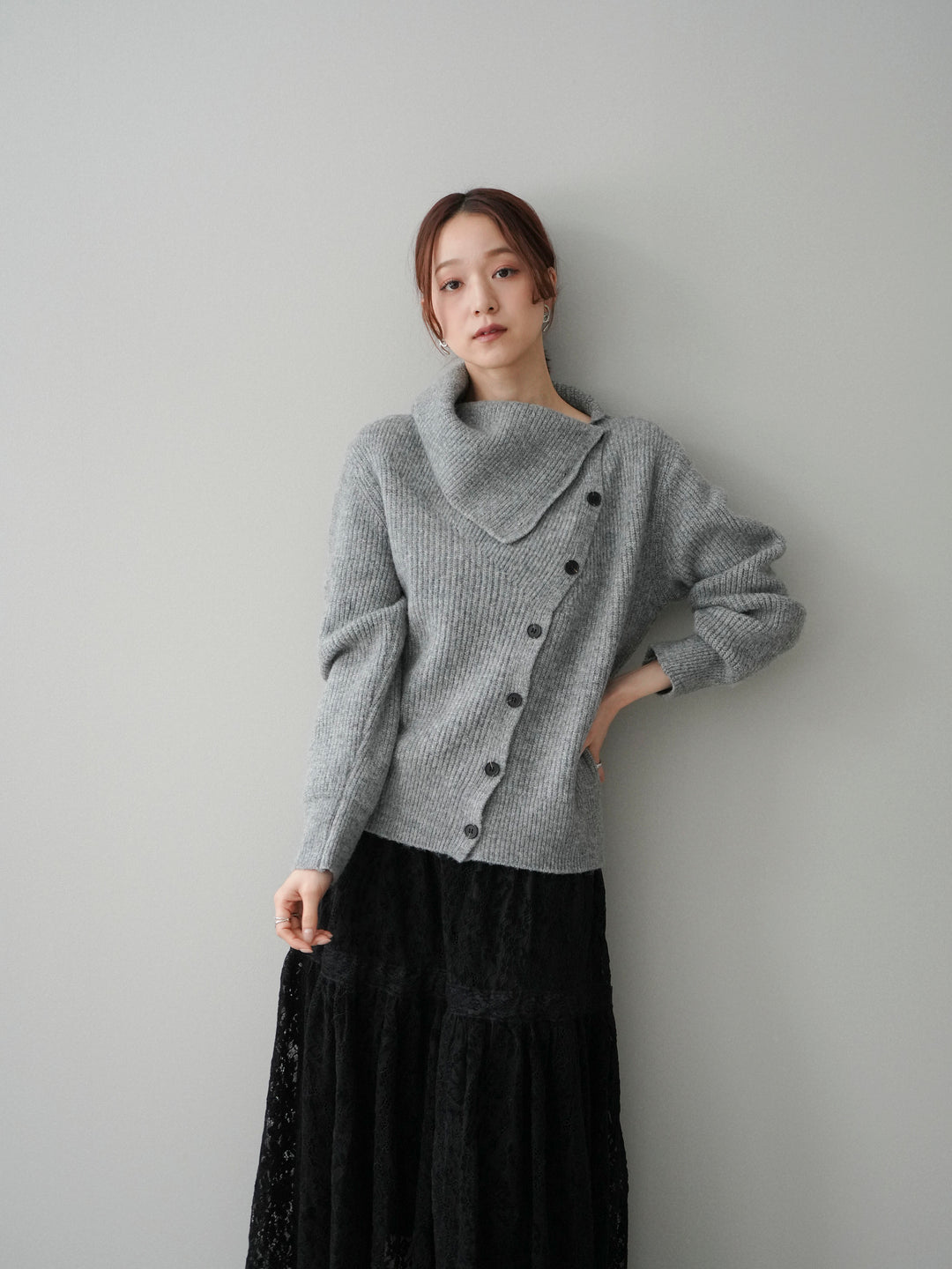 [SET]ハイネックデザインボタンニットカーディガン+起毛レースティアードスカート(2set)